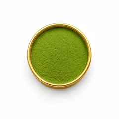 Отворена кутийка Hito Matcha, снимана отгоре, пълна с яркозелена матча на прах